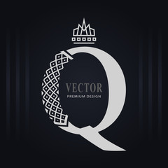 Elegant Capital letter Q. Graceful Royal Style. Creative Calligraphic Beautiful Logo. Vintage Drawn Emblem for Book Design, Brand Name, Business Card, Restaurant, Boutique, Hotel. Vector illustration