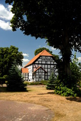 Eggesin, alte sanierte Fachwerkkirche