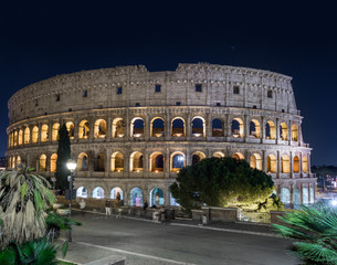 Fototapeta na wymiar The night Colosseum is the tourist center of Rome.