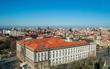 Fototapeta na wymiar Universidad de Oporto desde la torre de los Clérigos (Portugal).