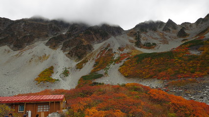 北アルプス　涸沢　紅葉　秋　風景　カール