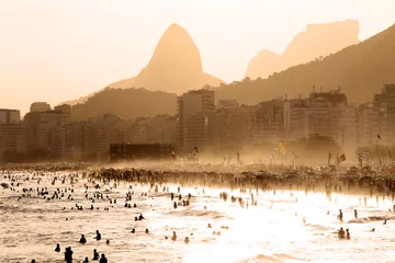 Crédence en verre imprimé Copacabana, Rio de Janeiro, Brésil La plage de Copacabana au coucher du soleil à Rio de Janeiro, Brésil