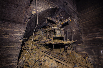 Underground gold mine raising mechanical set bore