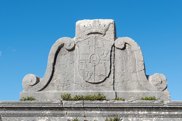 Plaque Statue