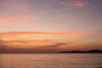 Obraz premium Sea pink sunset. Beautiful color clouds.