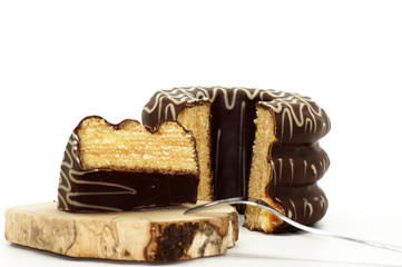 Baumkuchen placentae cylindricae freigestellt auf weißem Hintergrund