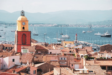 The famous village of Saint-Tropez on a summer afternoon - obrazy, fototapety, plakaty