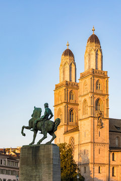 Switzerland, Canton of Zurich, Zurich, Hans Waldmann Statue in front of Grossmunster church