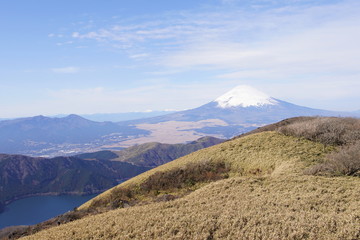 駒ヶ岳山頂から眺める日本で一番高い山の富士山