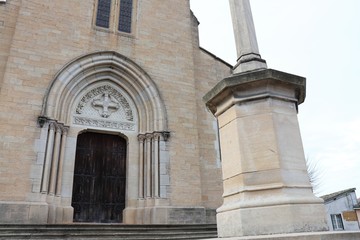 Eglise catholique Saint Martin dans le village de Magneneins - Département de l'Ain - Région Rhône Alpes - France - Construite au 19 ème siècle - Vue de l'extérieur
