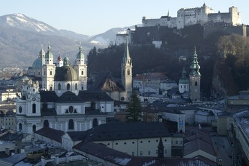 Panorama-Blick über die Altstadt von Salzburg mit dem Dom und der Festung Hohensalzburg