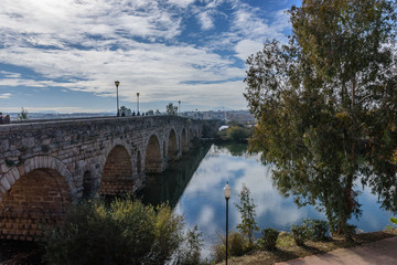Fototapeta premium old access bridge to the city of merida in spain
