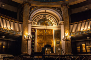 Vienna, Austria, August 21 2019 - The gold door of the Torah ark (or Aron Kodesh) in the Vienna central synagogue (Stadttempel Wien) in Seitenstettengasse, Austria, Europe - obrazy, fototapety, plakaty