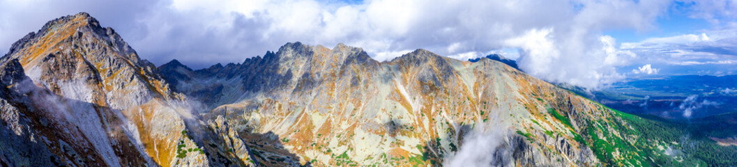 panoramisch uitzicht op de bergen in het tatragebergte, solisko