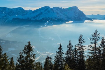 Schleierwolken über Garmisch-Partenkirchen