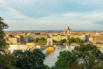 Fototapeta premium Chain bridge on Danube river in Budapest, Hungary.