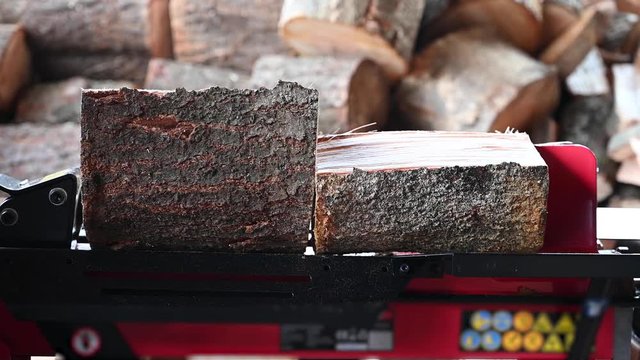 Brennholz mit Hydraulischem Brennholzspalter machen