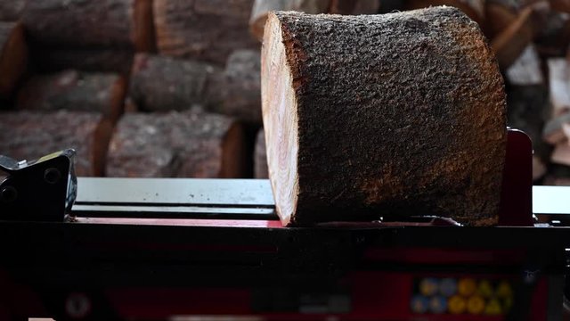 Brennholz mit Hydraulischem Brennholzspalter machen