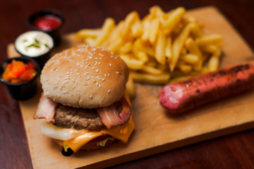 burguer and fries 
