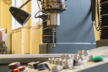 Abrasive grinding wheel on the spindle frame of a circular grinding machine.