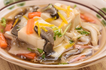 豆腐のキノコ餡かけ