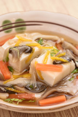 豆腐のキノコ餡かけ