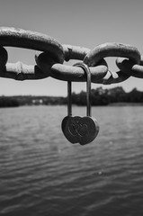 Chain link with lock