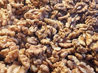 Obraz premium Walnuts sold in spice market at Iran.Walnuts Help Lower Cholesterol. Good grains eat healthy. Juglans regia
