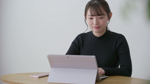 女性