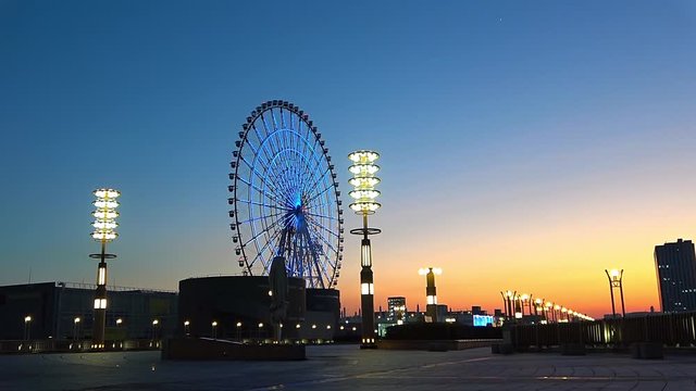 夕暮れ迫る東京臨海副都心の光景