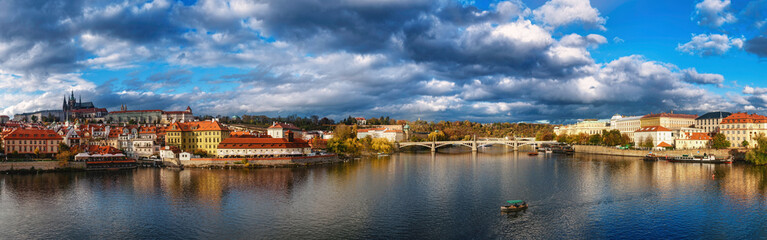 Naklejka na ściany i meble Panoramic view of Vlatva from the Charles bridge