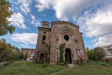 Fototapeta na wymiar The ruins of the old abandoned Synagogue in Vidin, Bulgaria. Located near the Baba Vida Fortress. One of the largest Jewish temples in Bulgaria.