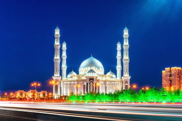 Fototapeta na wymiar Beautiful white Hazrat Sultan mosque, the largest mosque in Central Asia, Astana, Kazakhstan.