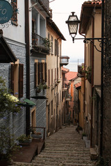 Gasse in Rezzonico am Comer See