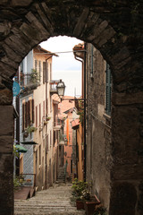 Gasse in Rezzonico am Comer See