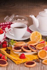 Lemon and straberry tartlets.	