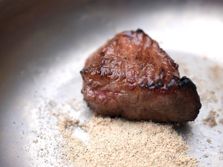 山で調理するBBQ炭火焼肉【カルビ】