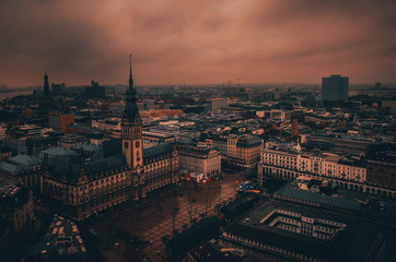 Fototapeta na wymiar Panoramablick über die Hamburger Innenstadt.