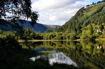 Obraz premium Glendalough lower lake and park in Ireland