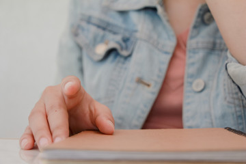 woman hand finger tapping on table.