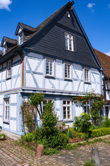 Blick auf ein altes Fachwerkhaus im Rheingau/Deutschland