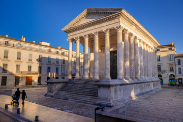 Obraz premium Maison carrée