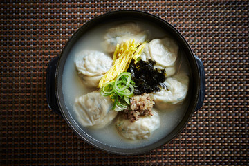 Mandu guk, Korean dumpling soup 