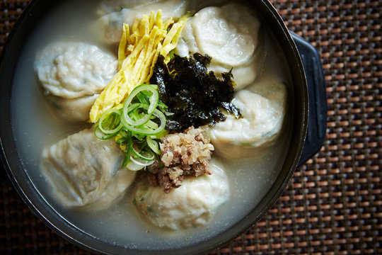 Mandu guk, Korean dumpling soup 