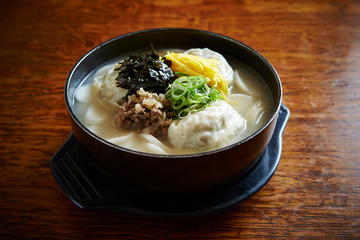 Mandu guk, Korean dumpling soup 