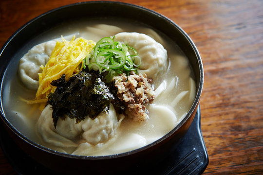 Mandu guk, Korean dumpling soup 