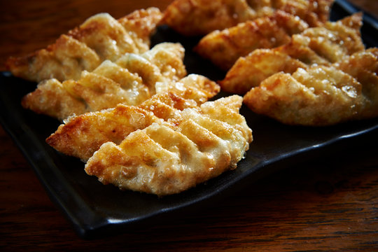 Deep fried dumpling on black plate 
