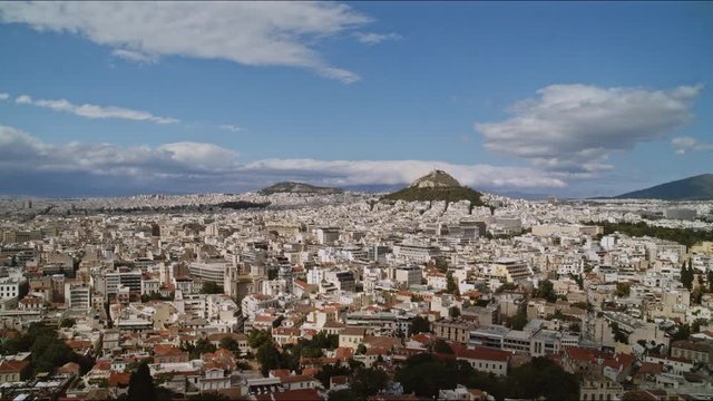 vistas desde la acropolis de Atenas al monte licabeto, vistas de la ciudad y las nubes pasando sobre Atenas