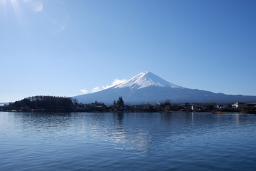 Obraz premium 雪の積もった富士山