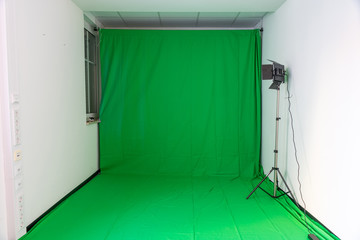 Studio with a green screen and a video light